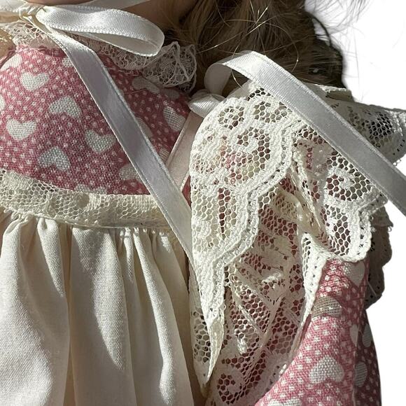 DYNASTY DOLL 17” musical porcelain collectible - Picture 6 of 12